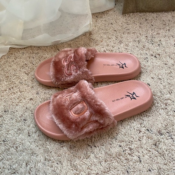 Slides (Blush) π - Picture 2 of 2